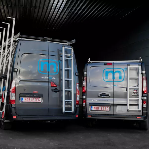 Mobitec glass transport vans with specialist equipment